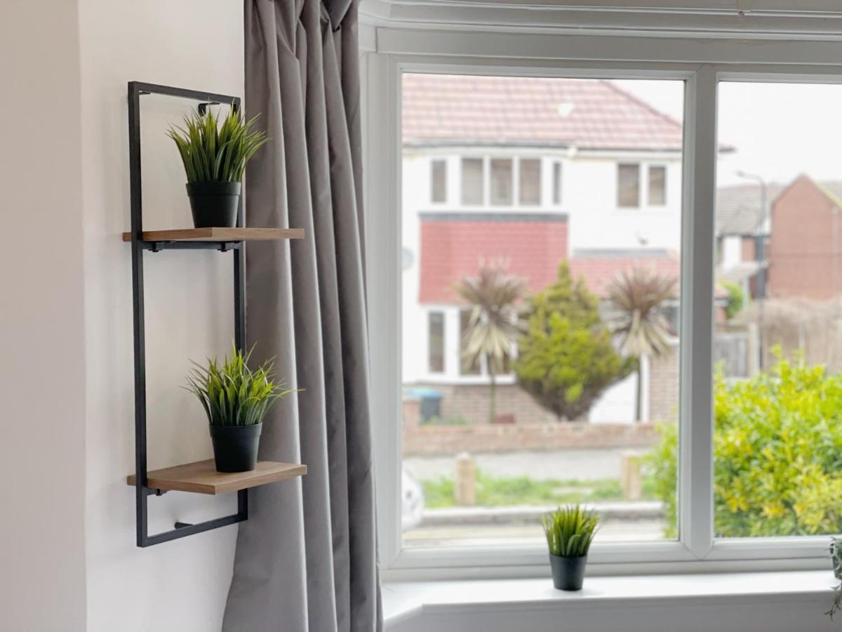Cosy Bright Studio Apartment Close To Wembley Stadium Лондон Экстерьер фото