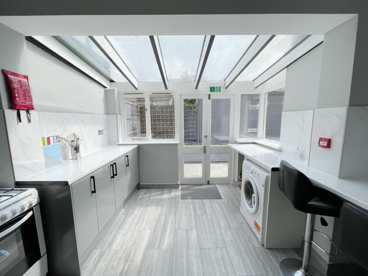 Cosy Bright Studio Apartment Close To Wembley Stadium Лондон Экстерьер фото