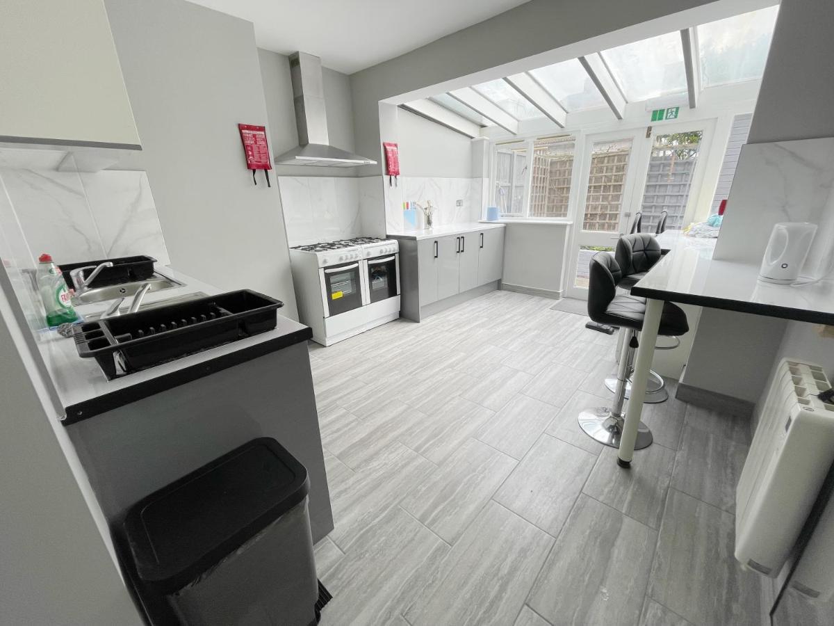 Cosy Bright Studio Apartment Close To Wembley Stadium Лондон Экстерьер фото