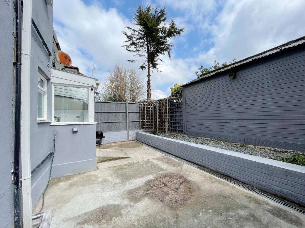 Cosy Bright Studio Apartment Close To Wembley Stadium Лондон Экстерьер фото