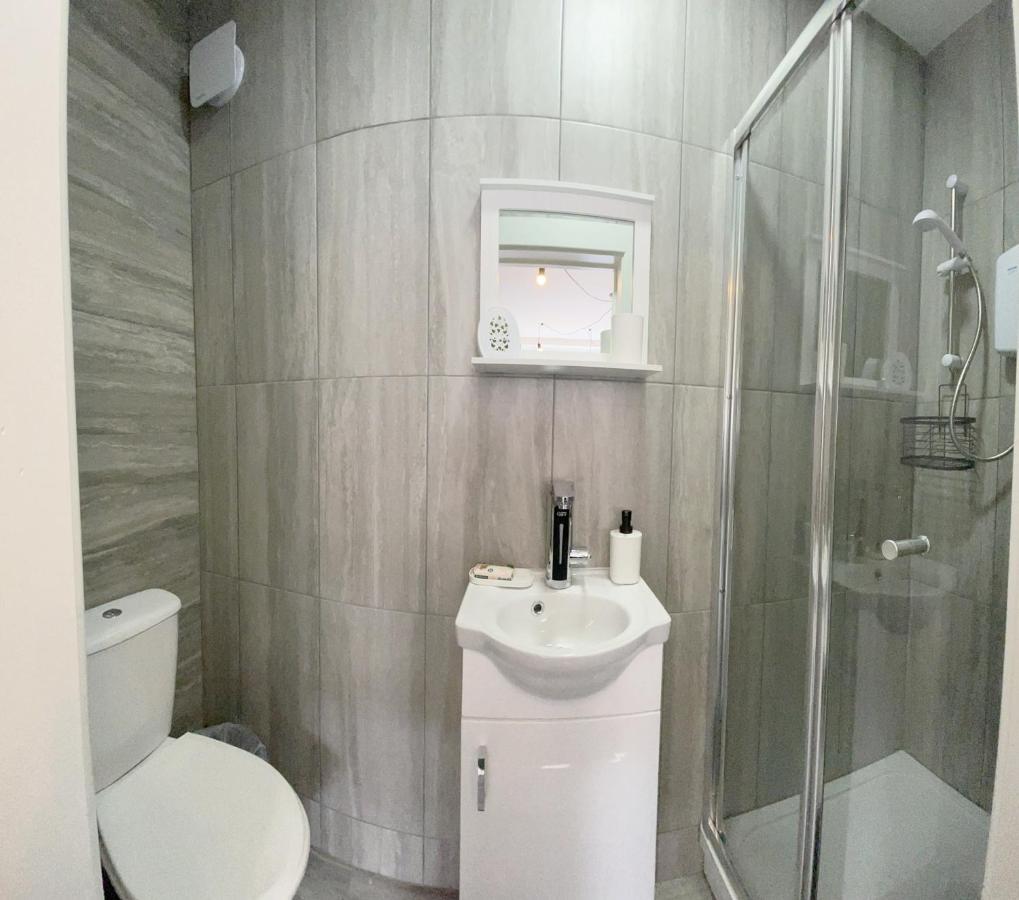 Cosy Bright Studio Apartment Close To Wembley Stadium Лондон Экстерьер фото