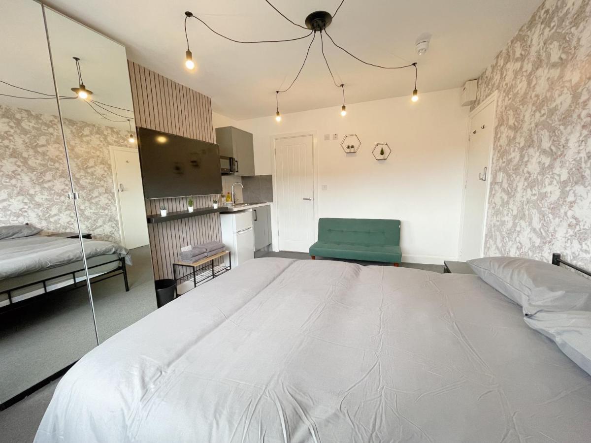 Cosy Bright Studio Apartment Close To Wembley Stadium Лондон Экстерьер фото