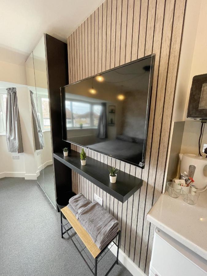 Cosy Bright Studio Apartment Close To Wembley Stadium Лондон Экстерьер фото
