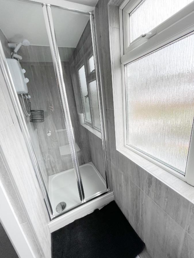 Cosy Bright Studio Apartment Close To Wembley Stadium Лондон Экстерьер фото