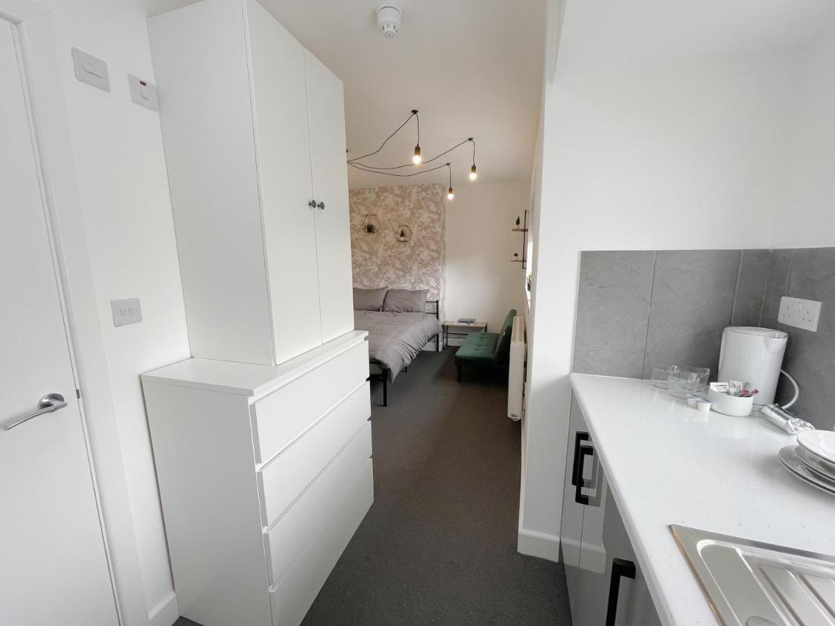 Cosy Bright Studio Apartment Close To Wembley Stadium Лондон Экстерьер фото